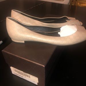 Gucci guccissima open toed flats. Size 8.5. Nude.